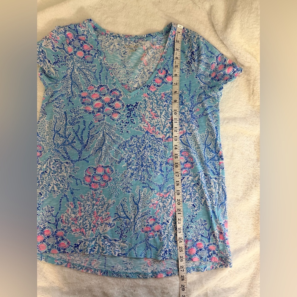 Lilly Pulitzer Blue and Pink Floral V-Neck Tee #tometogirl Fmedtersnean #summer - Picture 5 of 8
